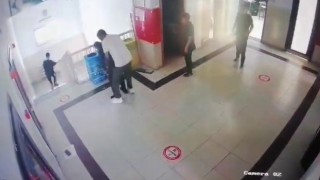 Erzurumda öğretmen heimlich manevrasıyla öğrencisini kurtardı