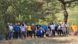 ESDAĞ üyeleri hem hayvanları besledi hem de çöp topladı