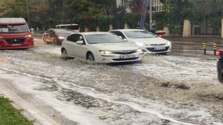 Eskişehir güne yağmurla uyandı