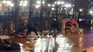 Eskişehirde 17 bıçak darbesiyle öldürülen Fatih Bayarın katil zanlılarının yargılandığı duruşma ertelendi
