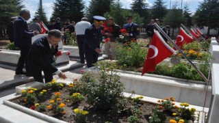 Eskişehirin işgalden kurtuluşunun 102nci yılında şehit kabirleri ziyaret edildi