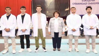 ESOGÜ Tıp Fakültesinin yeni öğrencileri beyaz önlüklerini giydi