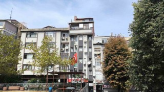 Fatihte kaçak katın üzerine inşa edilen bir kaçak kat daha görenleri hayrete düşürdü