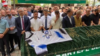 Feci kazada hayatını kaybeden Kaana son veda: Tabutuna forma serildi