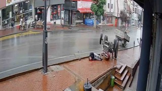 Feci traktör kazası kamerada: 1 ölü 1 yaralı