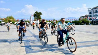 Fethiyede temiz hava ve sağlıklı yaşam için pedalladılar