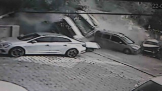 Freni patlayan hafriyat kamyonunun araçları kağıt gibi ezdiği anlara ait görüntü feci kazanın büyüklüğünü gözler önüne serdi