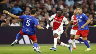 Galatasaray ve Beşiktaşın rakibi Ajax, Fortuna Sittardı farklı yendi