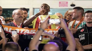 Galatasarayın yeni transferi Victor Osimhen, İstanbula geldi