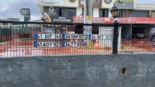 Gebzede sağanak sürücülere zor anlar yaşattı