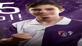Genç futbolcu kalbine yenildi