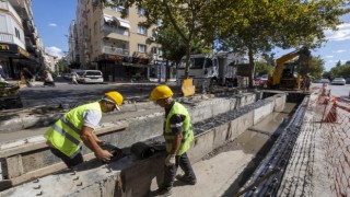 Girne Caddesindeki yağmur suyu mazgalları yenileniyor