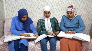 Görme engelli kardeşlerin Kuran-ı Kerim aşkı imrendiriyor