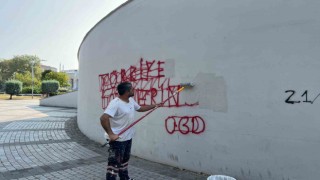 Görüntü kirliliği oluşturan yazılar boyanıyor