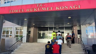 Gümüşhanede trafik levhası ve bariyer hırsızları yakalandı
