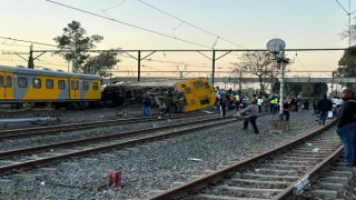 Güney Afrikada tren raydan çıktı: 25 yaralı