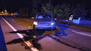 Hafif ticari araç bariyerlere çarptı: 1 yaralı