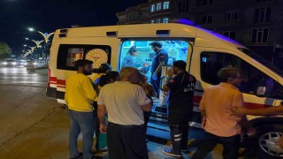 Hafif ticari araç ile motosiklet çarpıştı: 1 yaralı