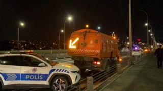 Haliç Köprüsündeki feci kazada motosiklet, yol temizleme aracına çarptı: 1 ölü