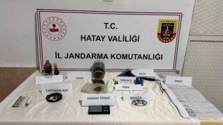 Hatayda 773 litre kaçak alkol ile 6 bin sigara ele geçirildi