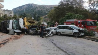 Hatayda hafriyat kamyonu 7 aracı biçti: Yaralılar var
