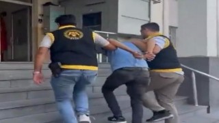 Hırsızın kargo aracını çalma anı kamerada