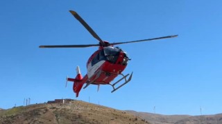 Hizanda dağlık alanda metrelerce yuvarlanan vatandaş ambulans helikopterle kurtarıldı
