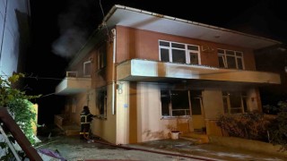 İki katlı binada yangın paniği