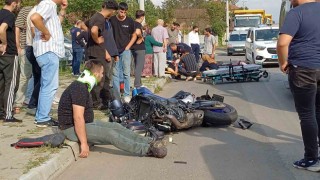 İki motosiklet çarpıştı, sürücüler yaralandı