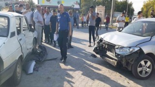 İki otomobilin çarpışması sonucu 2 kişi yaralı