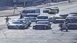 İki polisi yaralayan zanlılar, olaydan 30 dakika önce kargocunun aracını çalmış