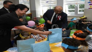 İlk derste miniklere hediyeler Balıkesir Büyükşehirden