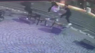 İş arkadaşını silahlı 2 kişiyle dakikalarca gözetleyip saldırdı, kendisi ağır yaralandı: O anlar kameraya yansıdı