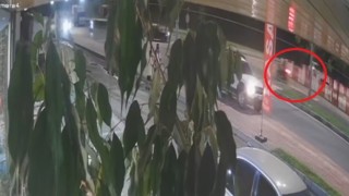 İş yerine tamir için bırakılan motosikleti kaçırdı, otomobile çarpıp kaçtı