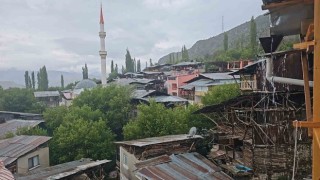 İspirde sağanak yağış etkili oluyor