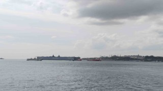İstanbul Boğazından geçen yüzer havuz havadan görüntülendi