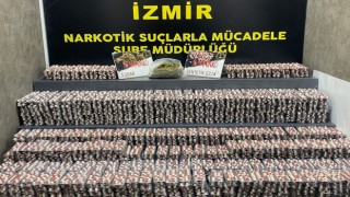 İzmirde bir adreste 55 bin uyuşturucu nitelikli hap ele geçirildi