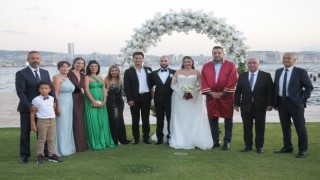 İzmirde iş dünyası, avukat çiftin düğününde bir araya geldi