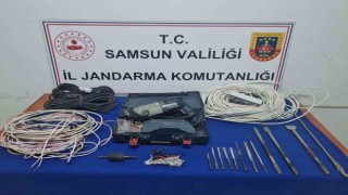Jandarma kaçak kazı yapan 2 kişiyi yakaladı