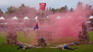 Jandarma Merasim Birliği gösterisi ayakta alkışlandı