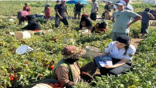 Jandarma personeli mevsimlik tarım işçilerini ziyaret etti
