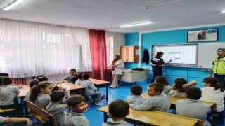 Jandarmadan öğrencilere güvenli internet eğitimi