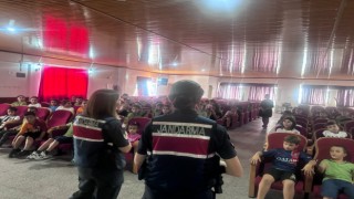 Jandarmadan öğrencilere güvenli internet kullanımı eğitimi