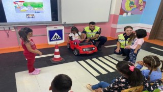 Jandarmadan öğrencilere trafik eğitimi