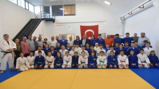 Judo Federasyonu Başkanı Huysuz, Yunusemrede judocularla buluştu