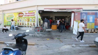 Kadın sürücü otomobiliyle markette daldı