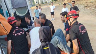 Kahramanmaraşta hafriyat kamyonu devrildi
