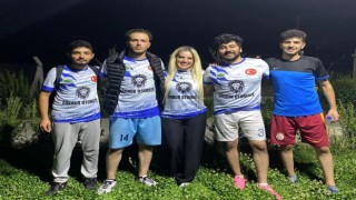 Kalecikte futbola kadın eli değdi
