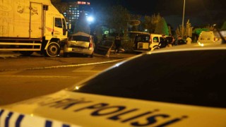 Kamyon ile otomobil çarpıştı, otomobil sürücüsü kadın hayatını kaybetti