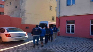 Karsta 8 düzensiz göçmen yakalandı